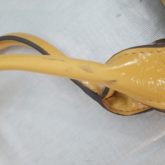 Yellow Purse. - Picture 3 of 4